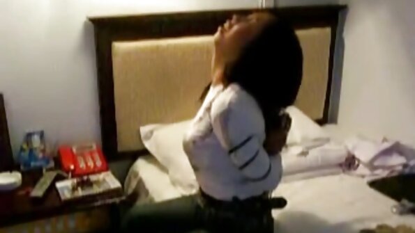 Sarışın iş kadını rokettube alt yazılı porno cinsel fantezisini gerçekleştirmek için bir jigolo tutar