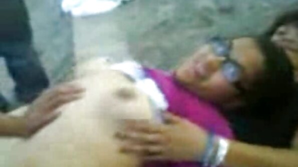 Külotlu çorap türkçe alt yazılı türbanlı porno olan busty sarışın masanın üstünde becerdin