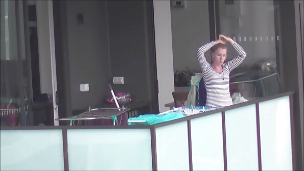 Kıvrımlı melek tutkulu horoz sürme ortasında altyazılı liseli porno