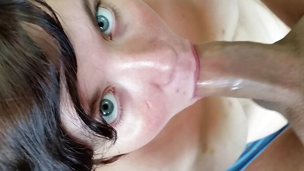 Zevkten gözlerini deviren altyazılı zenci porno Emilianna için uzun penis