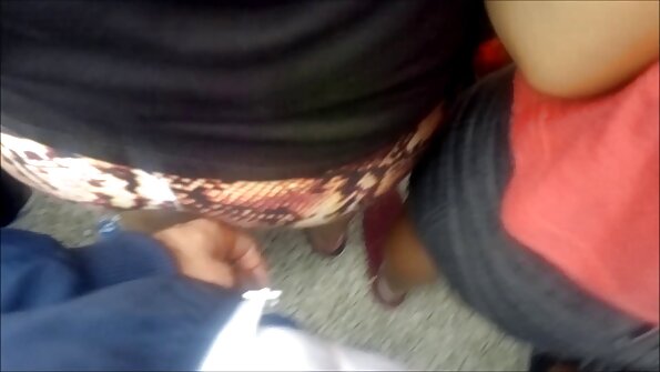 Güzel göğüsleri ve büyük porno mature türkçe bir kıçı olan bir milf (orta yaşlı kadin) bir horoz idare ediyor ve mastürbasyon yapıyor